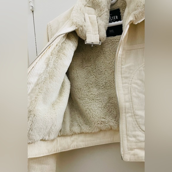 Hollister white winter jacket size extra small - Picture 4 of 5